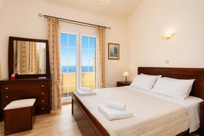 4 habitaciones, tabla de planchar con plancha, wifi y ropa de cama 