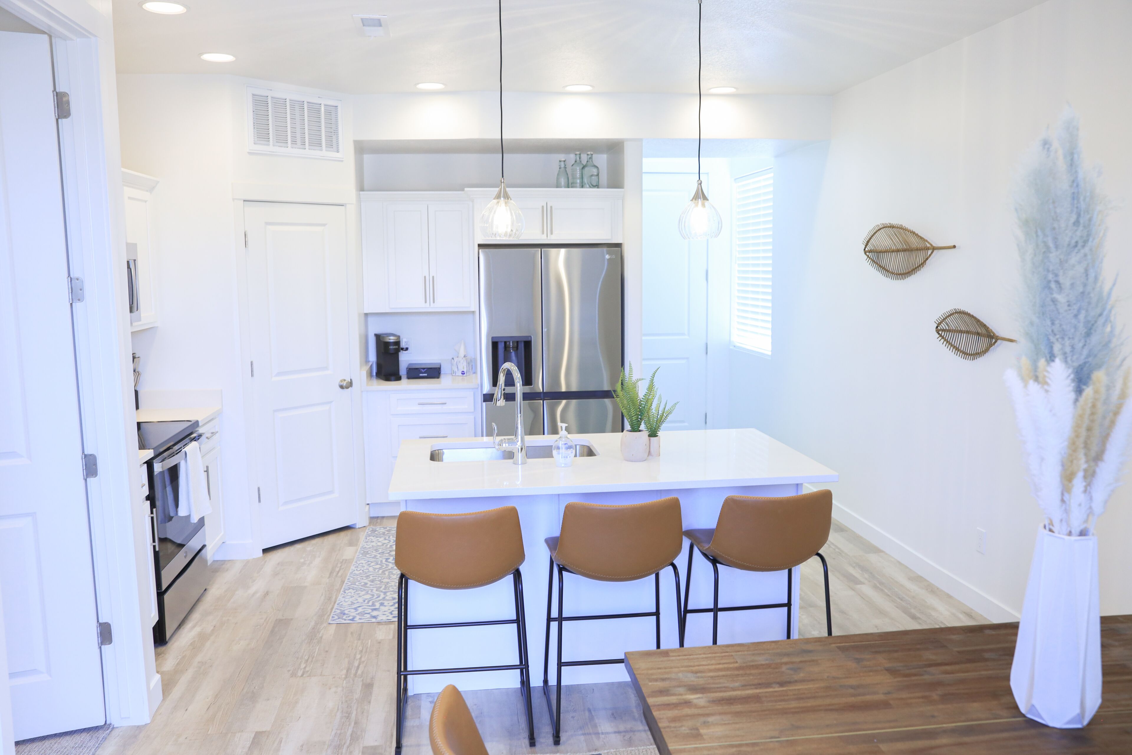 Kühlschrank, Mikrowelle, Ofen, Geschirrspüler