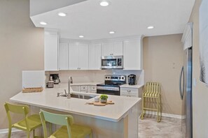 KylskÄp, mikrovÄgsugn, ugn och spishÀll