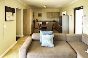 Basic Apartment | Living area