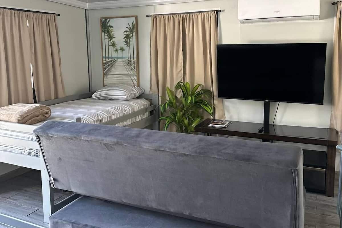 House (4) | Ruang tamu | TV Pintar