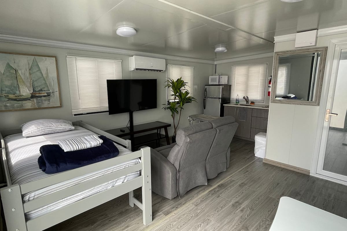 House (2) | Ruang tamu | TV Pintar