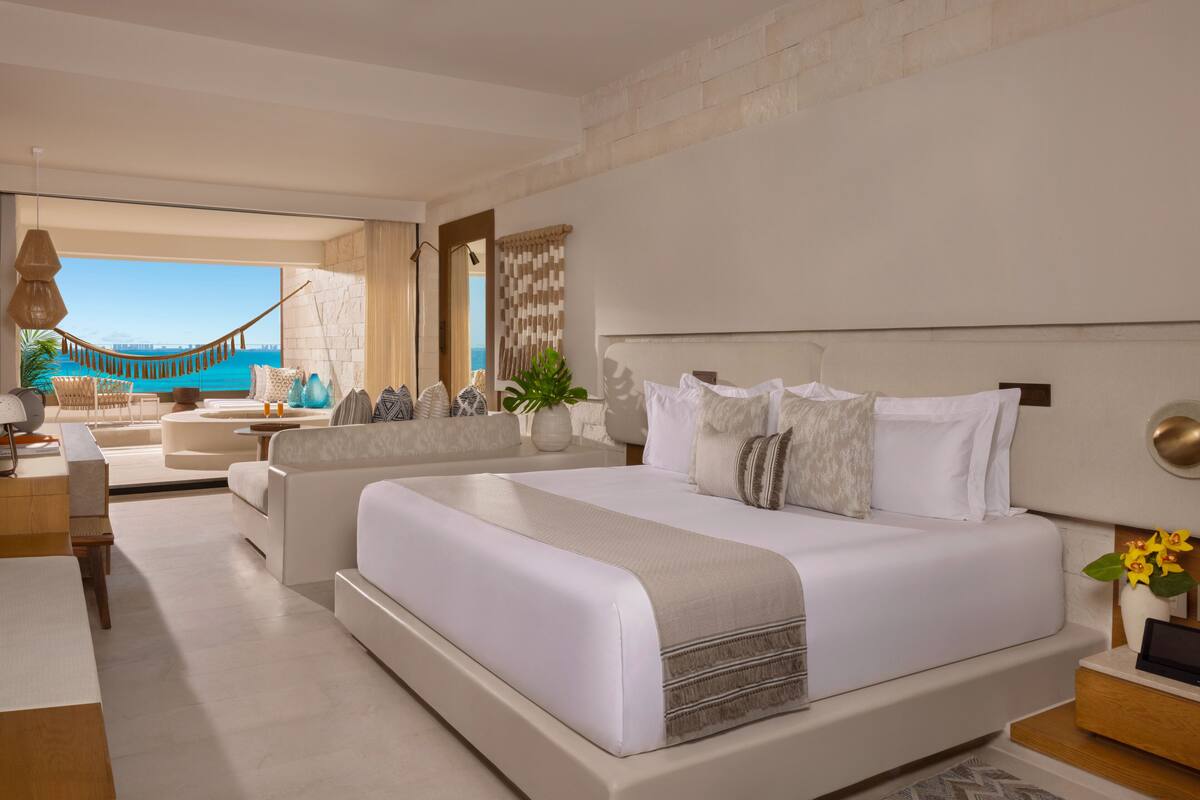 Paramount Suite Ocean Front | Utsikt mot strand/hav