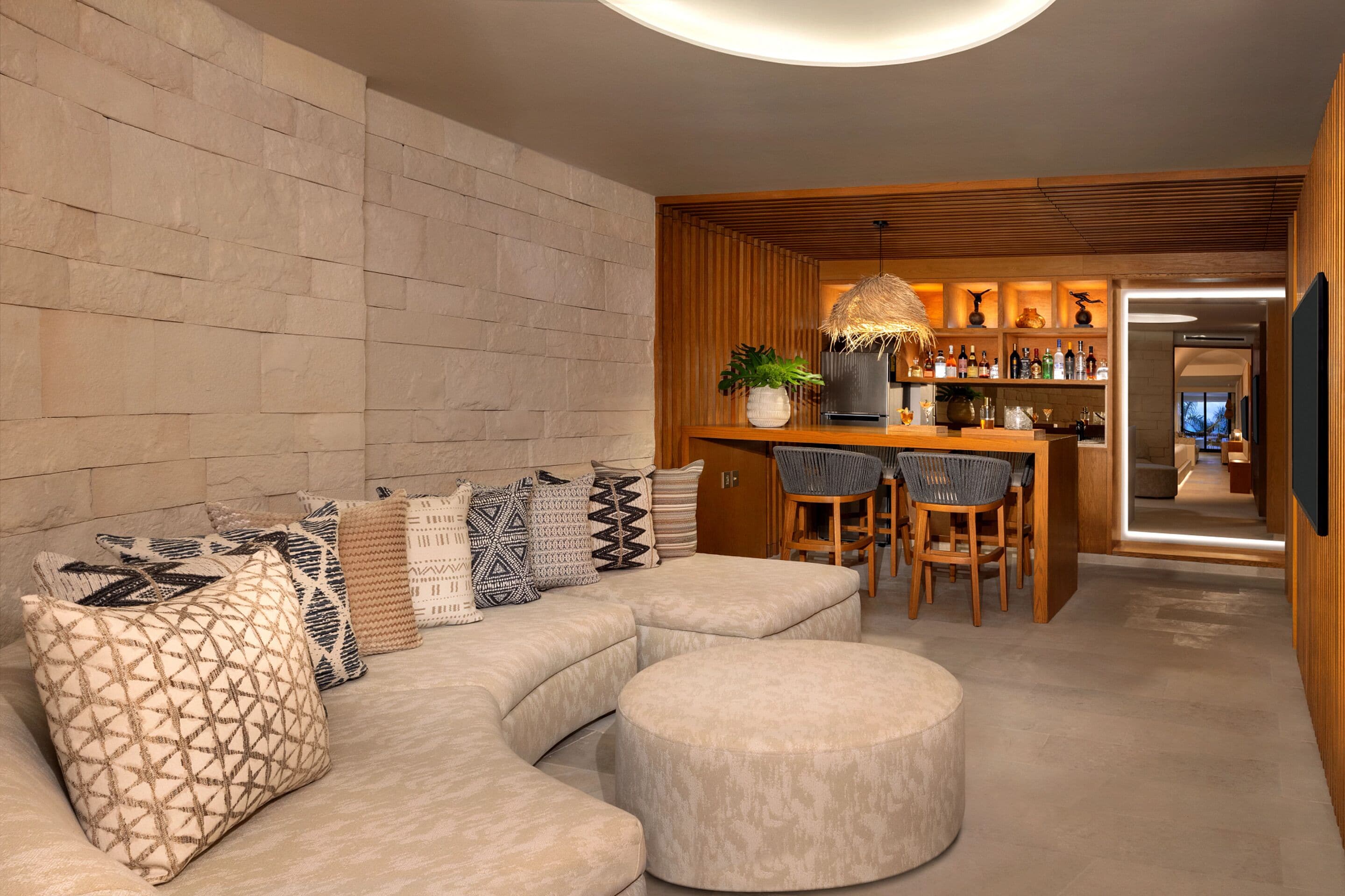 Paramount Suite Ocean Front | Minibar (free items), in-room safe, desk, laptop workspace