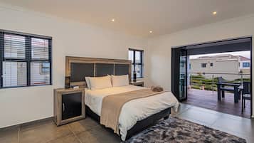 Family House | 5 bedrooms, iron/ironing board, free WiFi, bed sheets