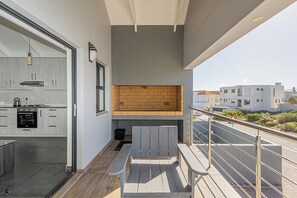 BBQ/picnic area - Dalton's, Langebaan 10-sleeper (Langebaan)