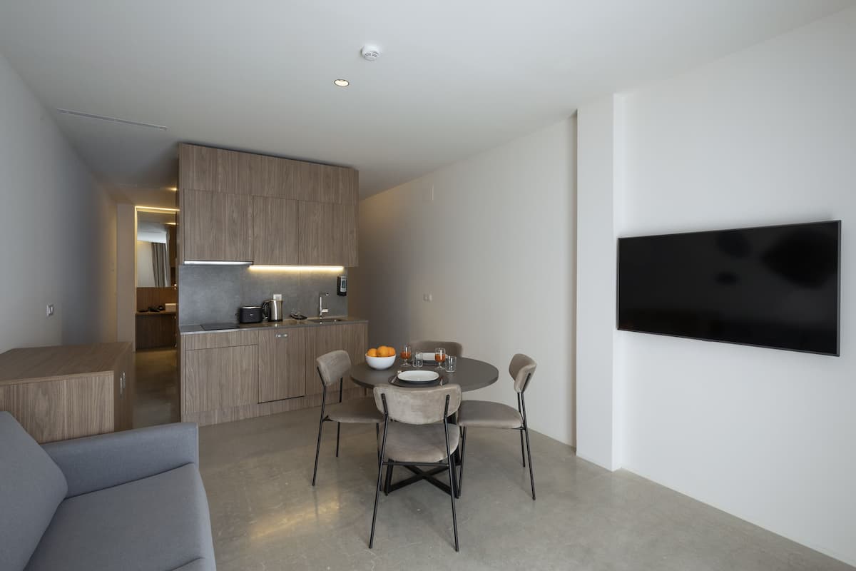 Quadrupla Classic | Area soggiorno | Smart TV 55 pollici con canali digitali, TV
