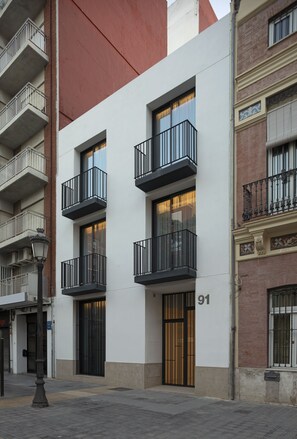 Front of property - Dau Studios (Valencia)