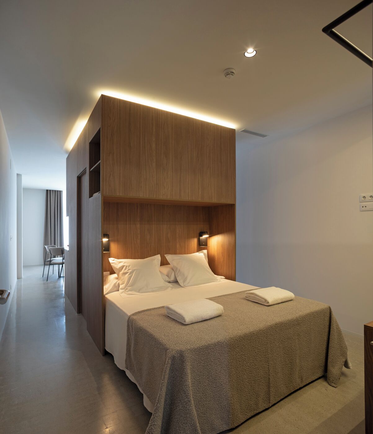 Premium bedding, in-room safe, desk, laptop workspace
