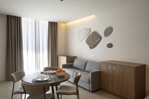 55-inch Smart TV with digital channels, TV - Dau Studios (Valencia)