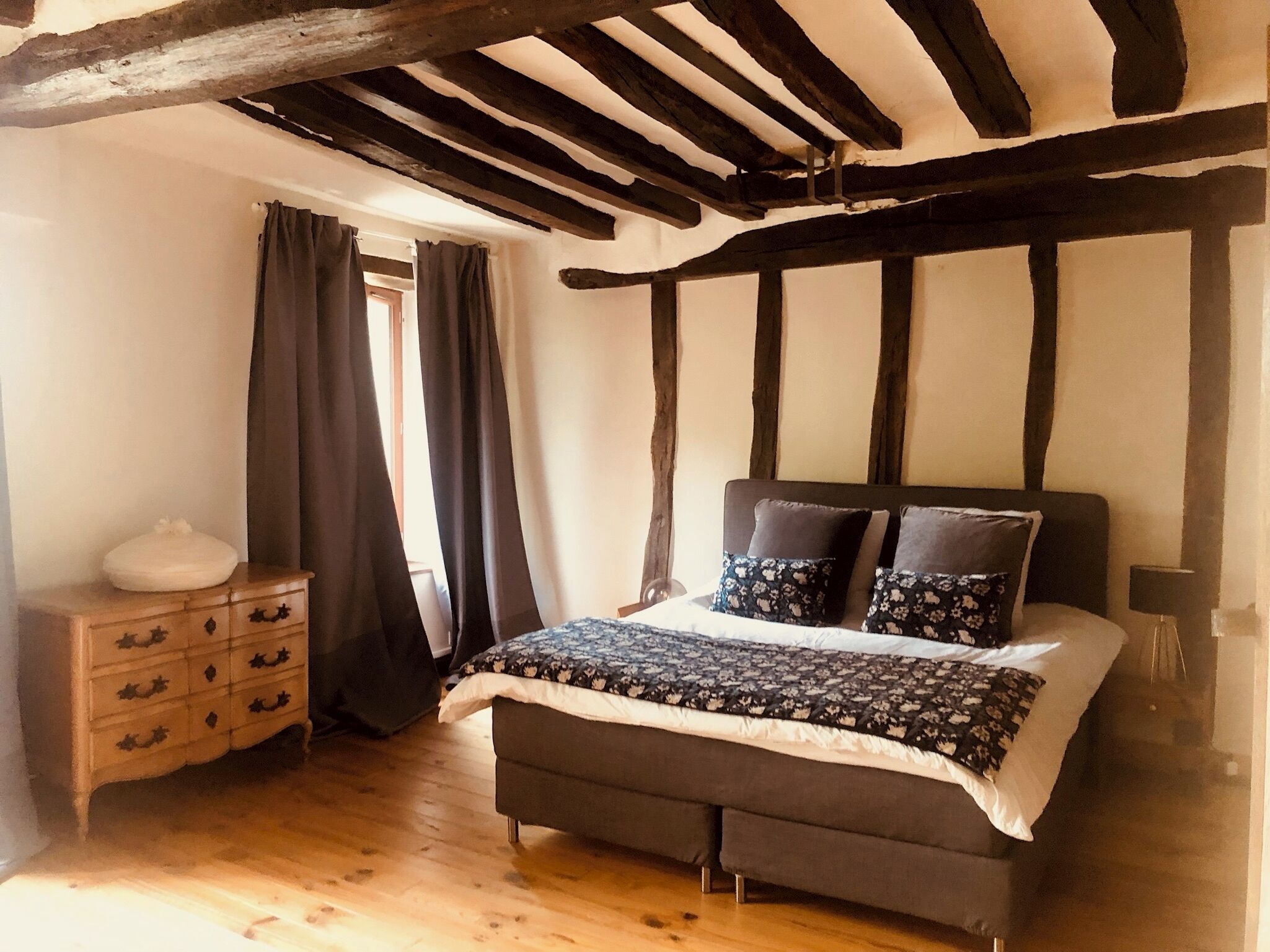 3 chambres, bureau, fer et planche à repasser, accès au Wi-Fi (inclus)