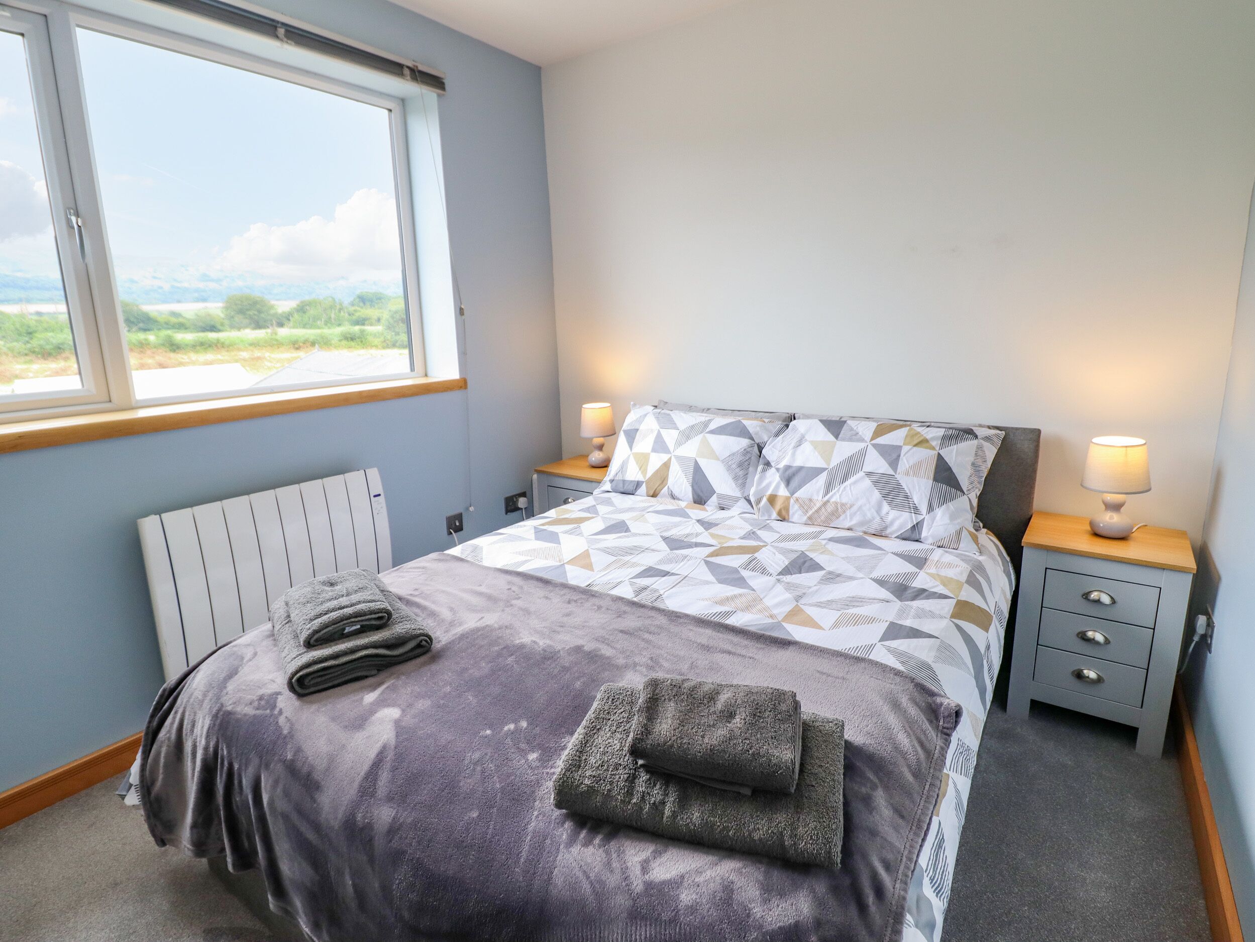 2 개의 침실, 각각 다른 스타일의 인테리어, 각각 다르게 가구 비치, 무료 WiFi