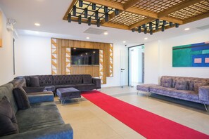 Coin salon dans le hall