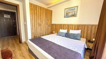 Minibar, free WiFi, bed sheets