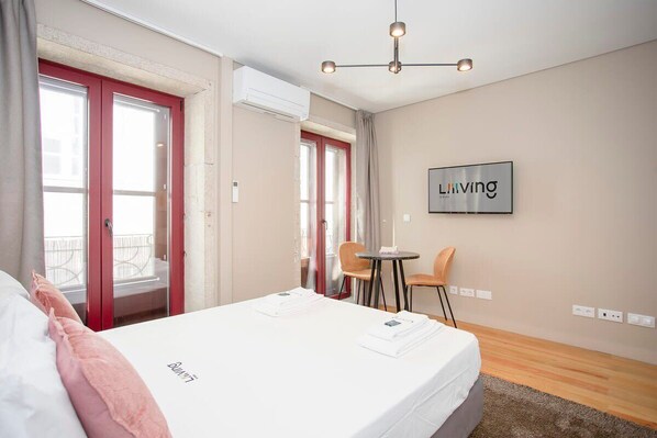 1 habitación, tabla de planchar con plancha, wifi y ropa de cama