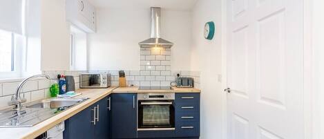 Refrigerador, microondas, parrilla de estufa y tostadora