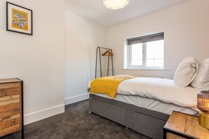 2 bedrooms, iron/ironing board, WiFi, bed sheets - ◑Stylish 2 Bed House ◑Wifi ◑Garden ◑Beach Access (Northumberland)