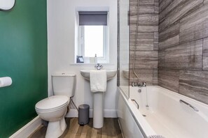 Hair dryer, towels - ◑Stylish 2 Bed House ◑Wifi ◑Garden ◑Beach Access (Northumberland)