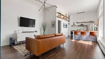 Smart-TV, Bücher, Stereoanlage