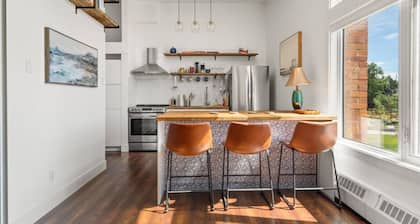 McGill Loft | Trendy | Iconic | Best Location