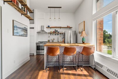 McGill Loft | Trendy | Iconic | Best Location