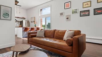 Smart-TV, Bücher, Stereoanlage