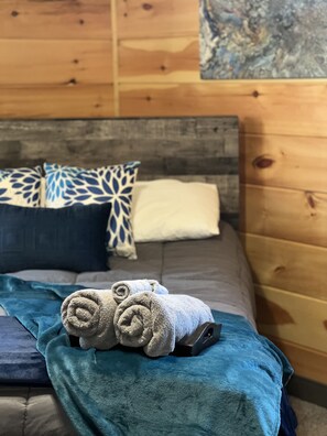 2 chambres, fer et planche à repasser, Wi-Fi gratuit, draps fournis