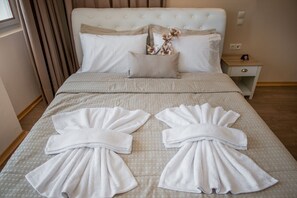 Tabla de planchar con plancha, wifi gratis y ropa de cama 