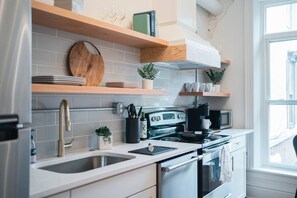 Frigorífic, microones, forn i placa de cuina 