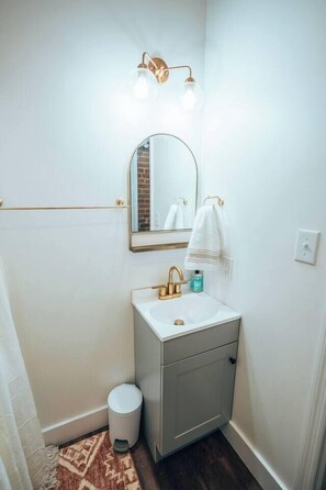 تجهيزات دش، مجففات شعر، مناشف