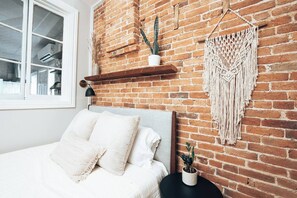 1 bedroom, iron/ironing board, free WiFi, bed sheets - The Cutest Loft on Main St! (Chambersburg)