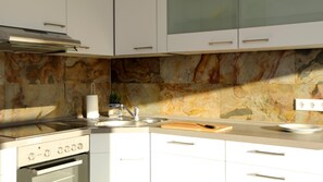 Ofen, Geschirrspüler, Wasserkocher mit Kaffee-/Teezubehör, Toaster