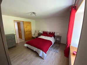 2 bedrooms, iron/ironing board