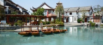 Vienna Hotel (Tianyang Ancient City High-speed Railway Station)
