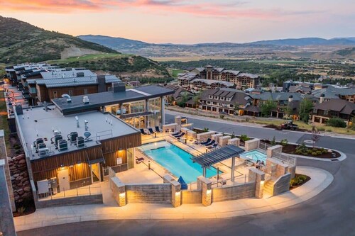 The Apex | 5BR Luxury Ski In/Out, Epic Views, Pool