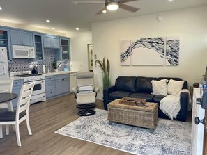 Tv, eldstad, dvd-spelare och böcker