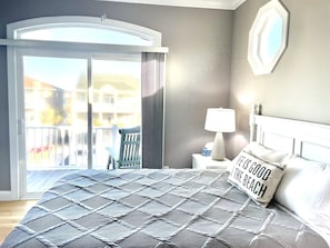 4 bedrooms, iron/ironing board, travel cot, free WiFi - Beach House w/beautiful ocean views.  Private heated pool. Elevator. Sleeps 10. (Ocean Isle Beach)