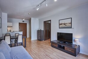 标准公寓 | 1 多间卧室、熨斗/熨衣板、免费 WiFi、床单