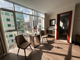 Televisión LCD 43 pulgadas con canales de televisión por cable