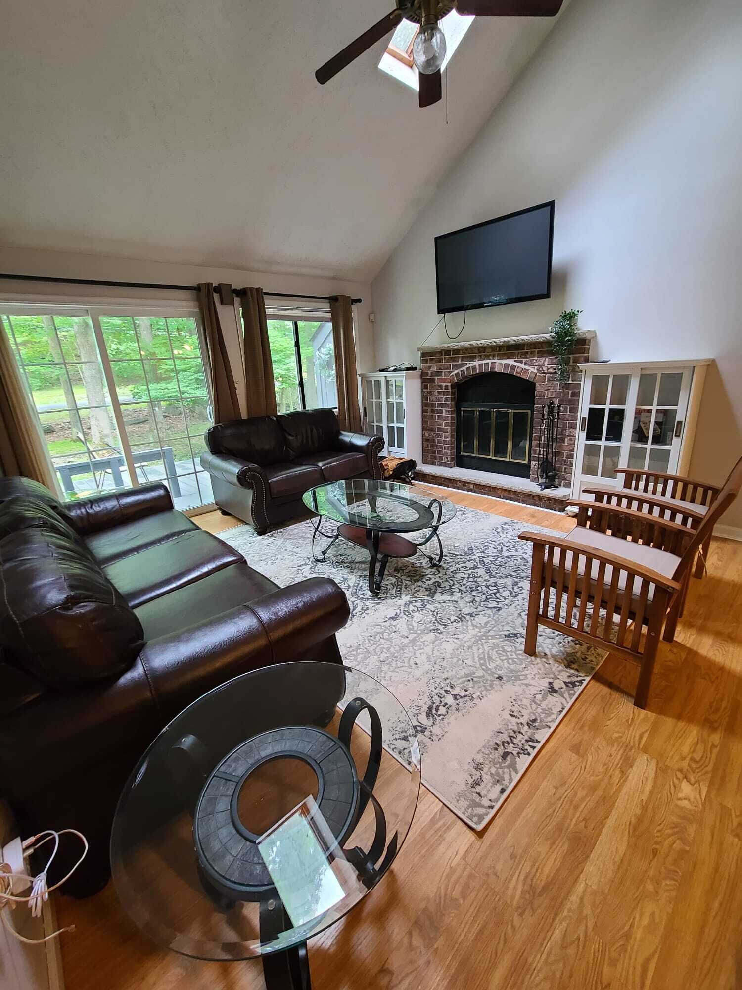 Renovated-3 BR Home in the beautiful Pocono MNTS.