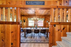 Dining - Cozy Cabin! Family Friendly! Games! Dogs Welcome! Close to Skiing & Twain Harte! (Mi-Wuk Village)