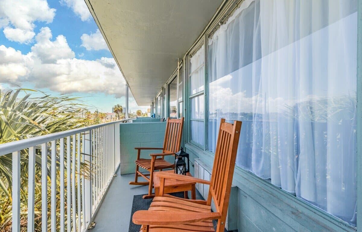 Oceanfront Studio: Newly Renovated w/ Balcony!