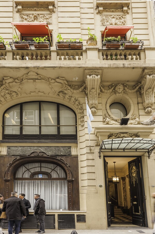 Front of property - Sarmiento Flats (Buenos Aires)