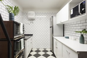 Fridge, microwave
