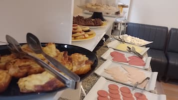 Free daily full breakfast