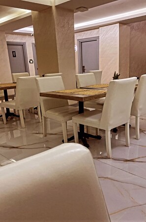 Gratis komplett frukost varje dag 