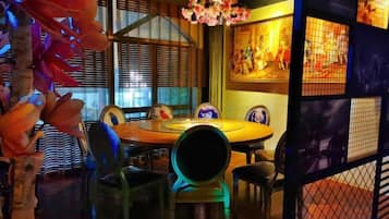 A dining area with a round table, chairs, and a decorative centerpiece.