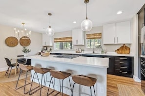 Fridge, microwave, oven, stovetop - Comfortable Chic | Hot Tub | AC | MTN View (Flagstaff)
