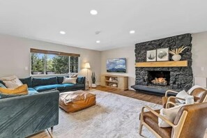 TV, fireplace - Comfortable Chic | Hot Tub | AC | MTN View (Flagstaff)