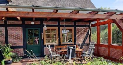 Romantische reetgedeckte Bauernhaushälfte in Alt Rehse